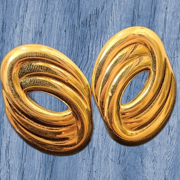 Vintage Monet Gold Tone Double Oval Swirl Large Clip On Statement Earrings - Picture 1 of 4
